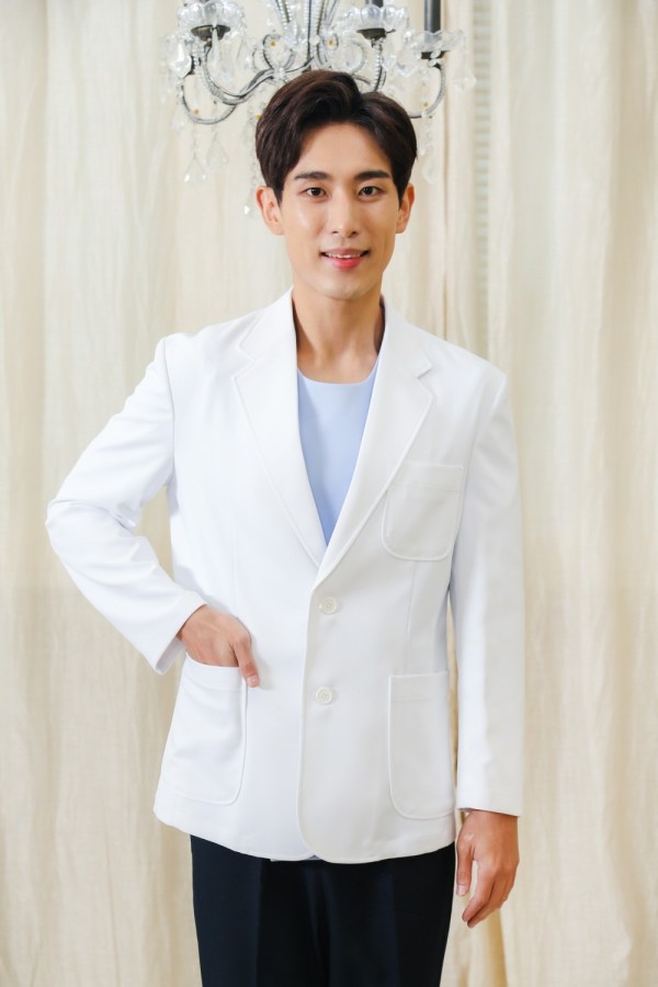 아랍에미레이트  닥터 자켓